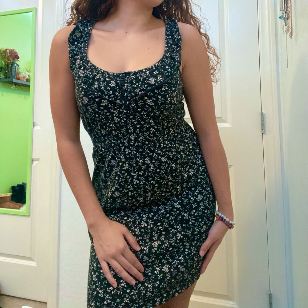 Floral Mini Dress! 🌸🖤🤍
